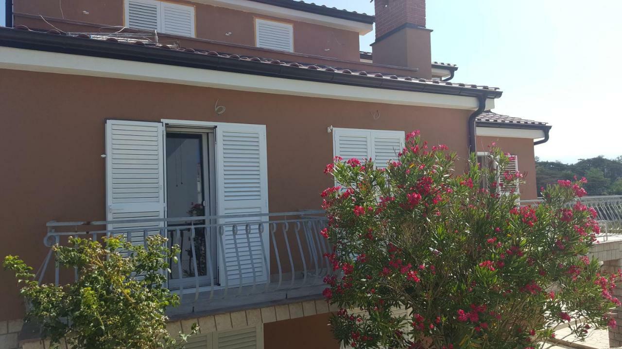 Apartments Mestrovic Lopar Exterior photo