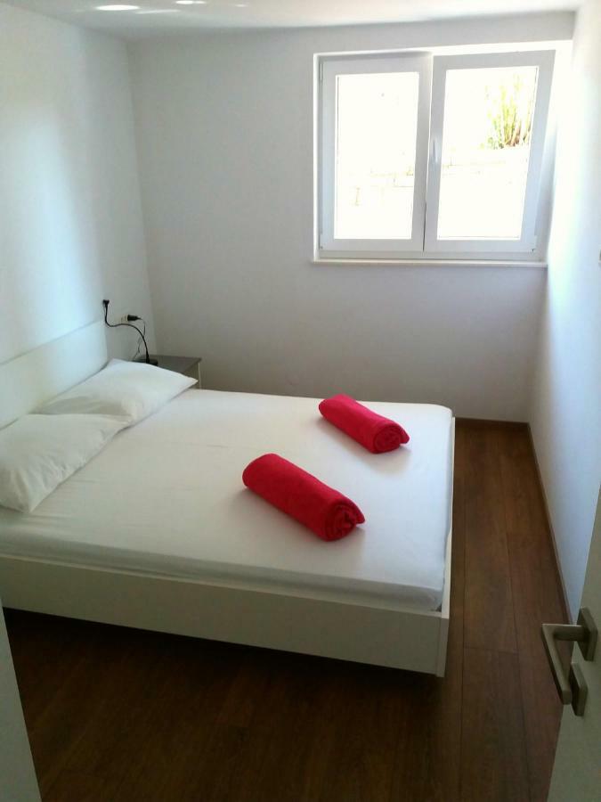 Apartments Mestrovic Lopar Exterior photo
